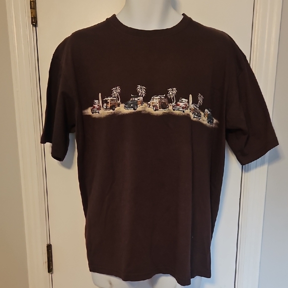 Newport Men's Dark Brown T-Shirt with Beach Graphic - Picture 1 of 4